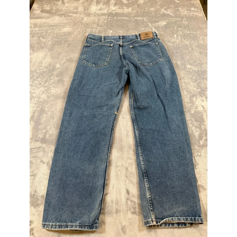 Wrangler Men's Regular Fit Button Fly Jeans Size 34x30 Medium Wash Denim